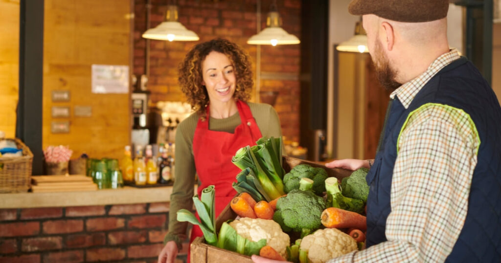 Better supply chain control 10 Reasons Restaurants Should Use Local Wholesale Food Suppliers1